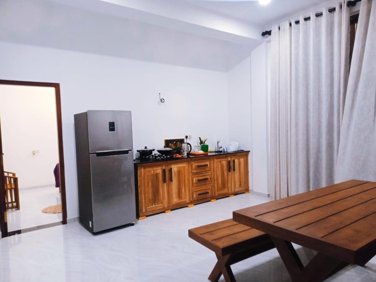 Blue Whales Hotel Hikkaduwa Zewnętrze zdjęcie