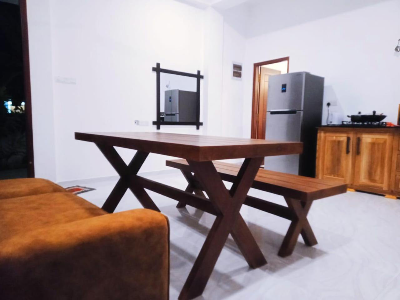 Blue Whales Hotel Hikkaduwa Zewnętrze zdjęcie