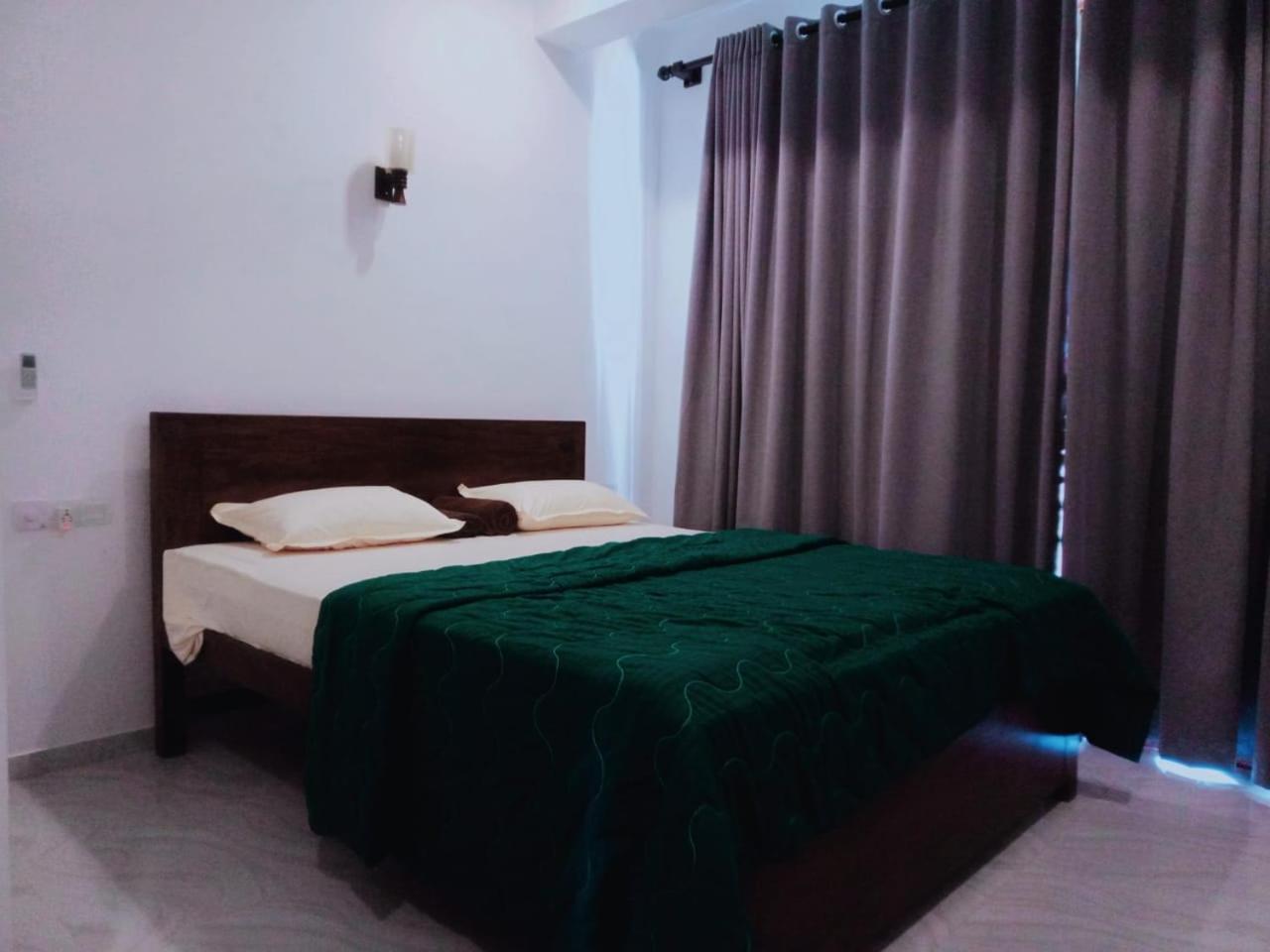 Blue Whales Hotel Hikkaduwa Zewnętrze zdjęcie