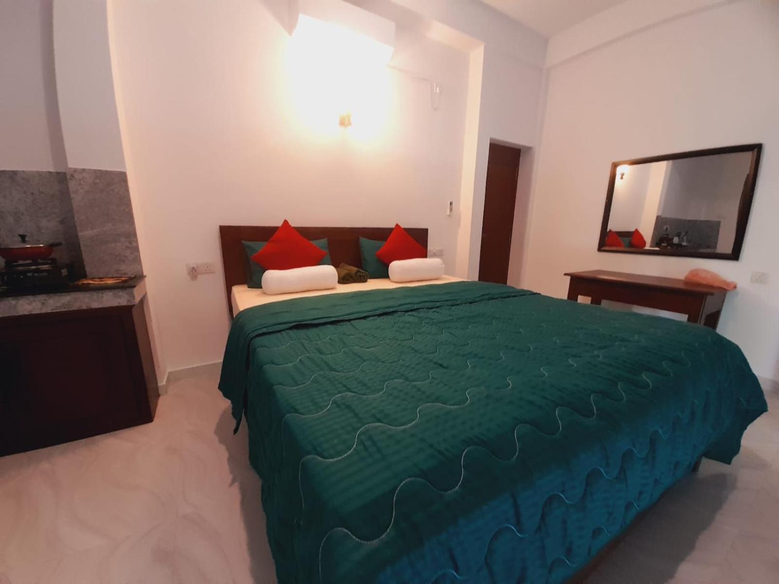 Blue Whales Hotel Hikkaduwa Zewnętrze zdjęcie
