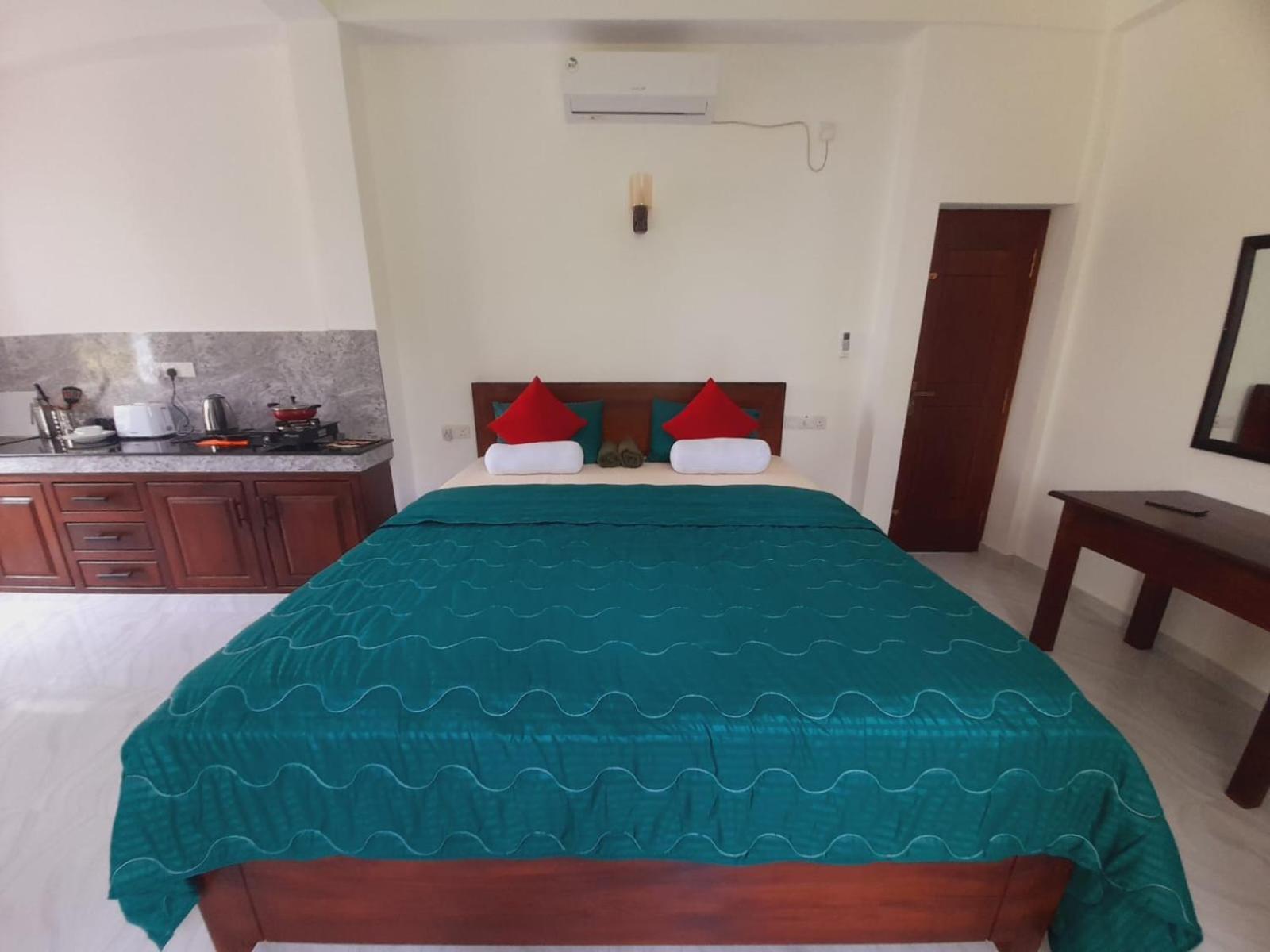 Blue Whales Hotel Hikkaduwa Zewnętrze zdjęcie