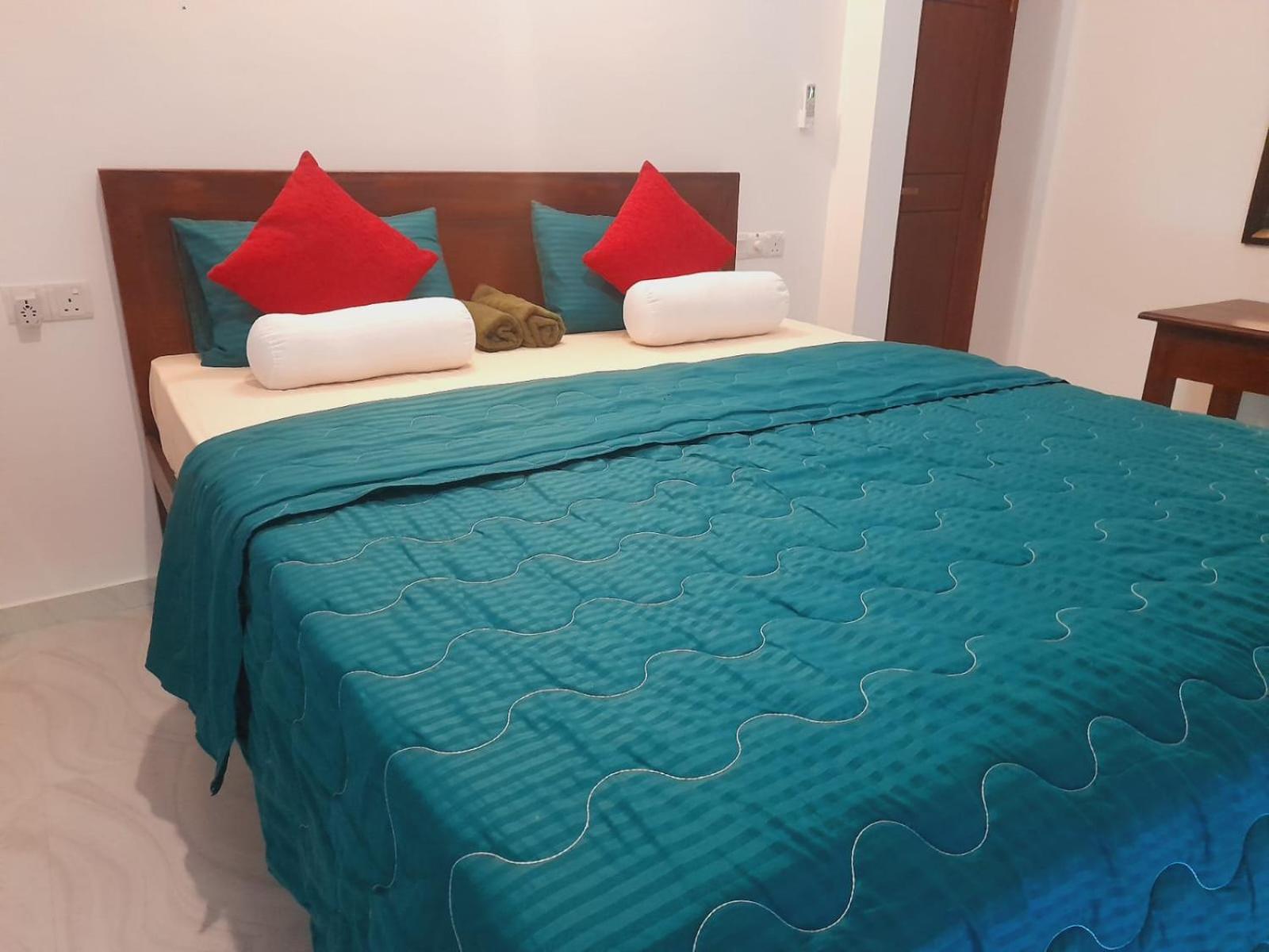 Blue Whales Hotel Hikkaduwa Zewnętrze zdjęcie