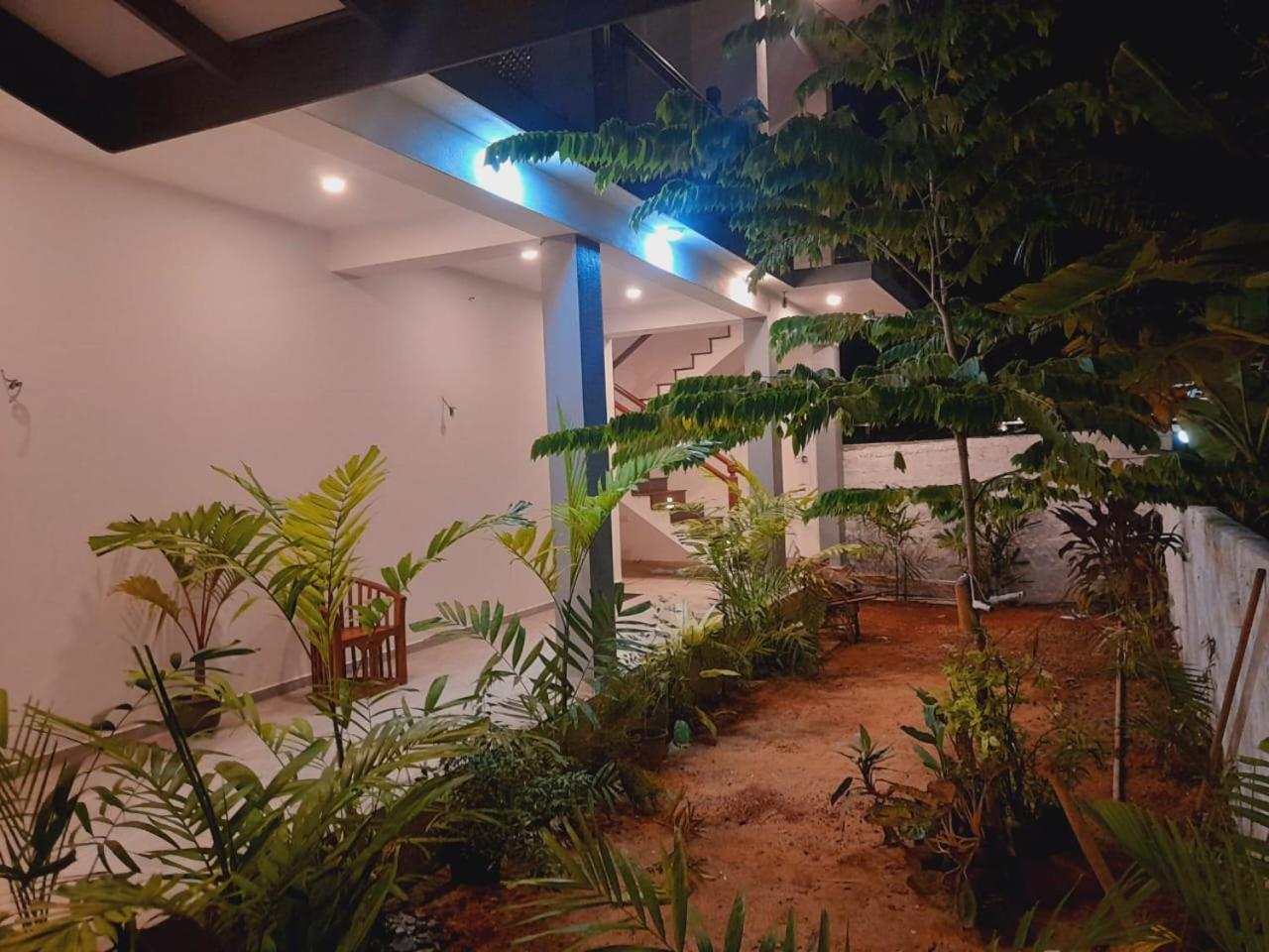 Blue Whales Hotel Hikkaduwa Zewnętrze zdjęcie