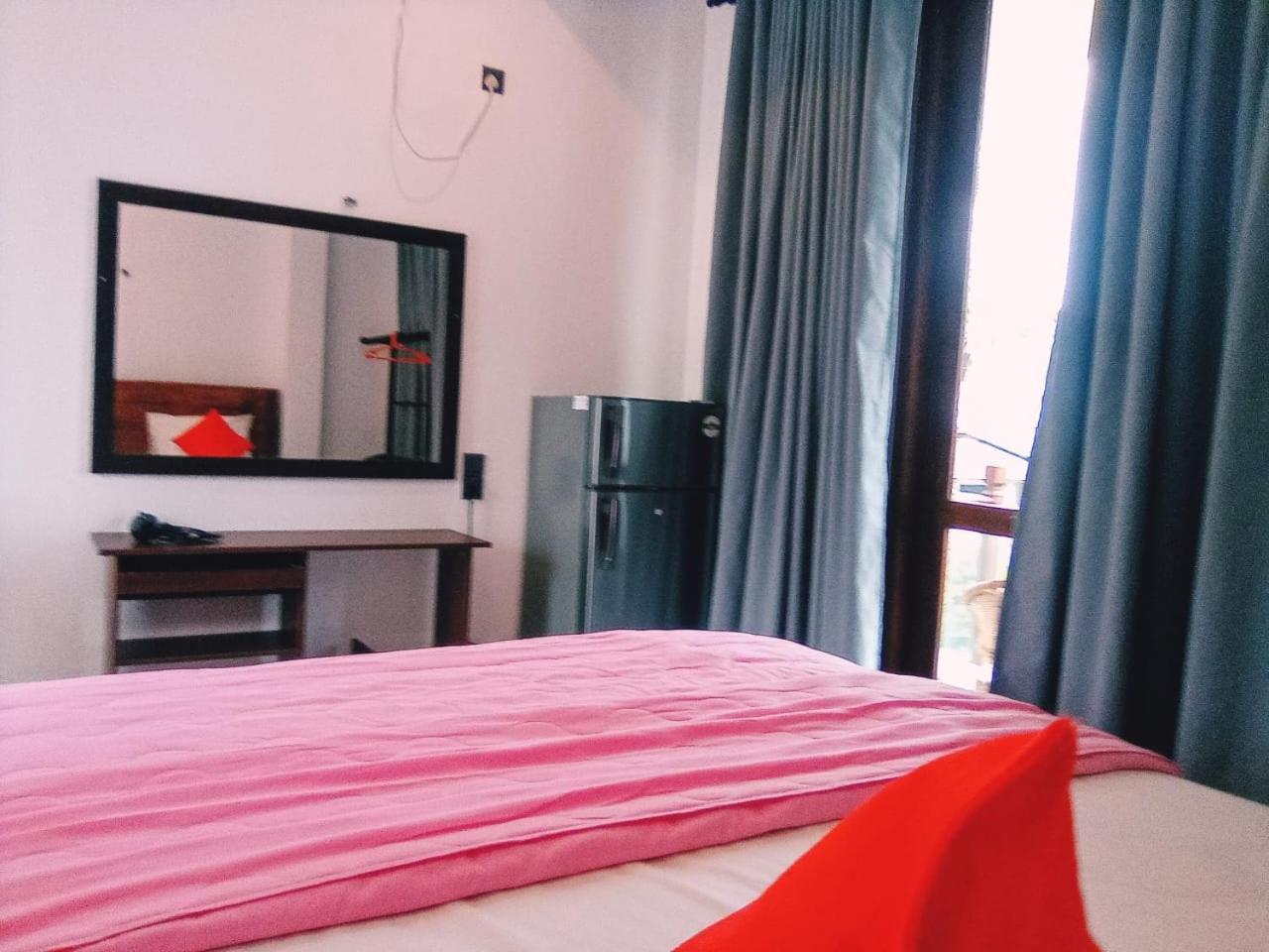 Blue Whales Hotel Hikkaduwa Zewnętrze zdjęcie