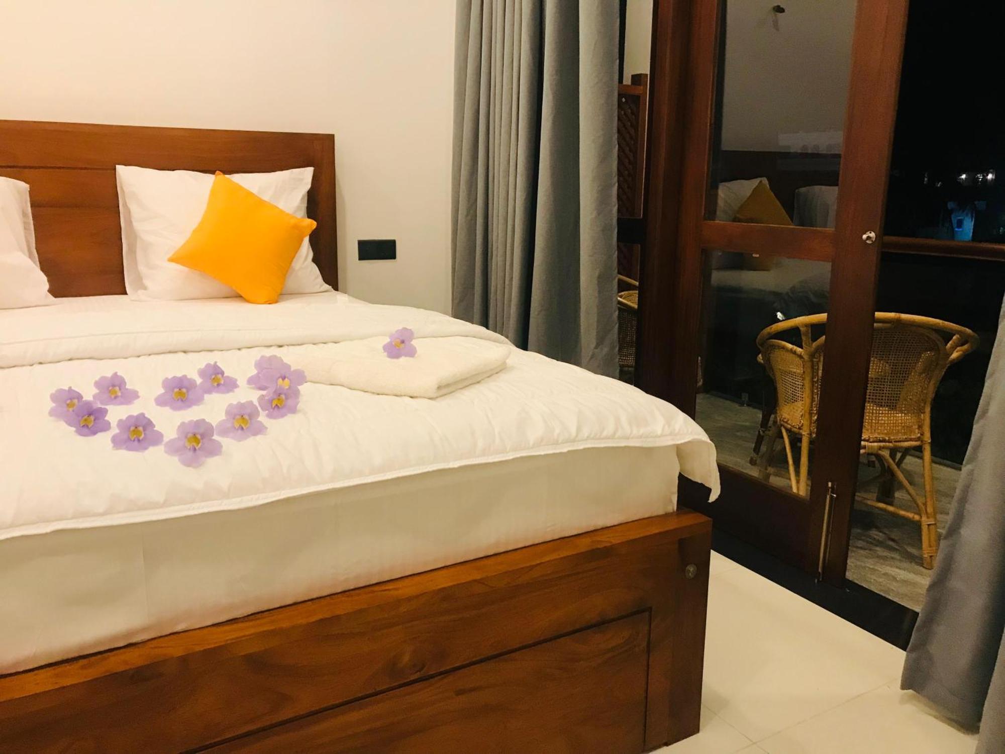 Blue Whales Hotel Hikkaduwa Zewnętrze zdjęcie