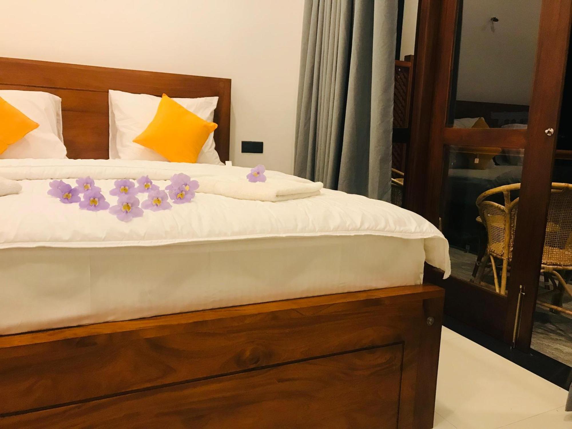Blue Whales Hotel Hikkaduwa Zewnętrze zdjęcie