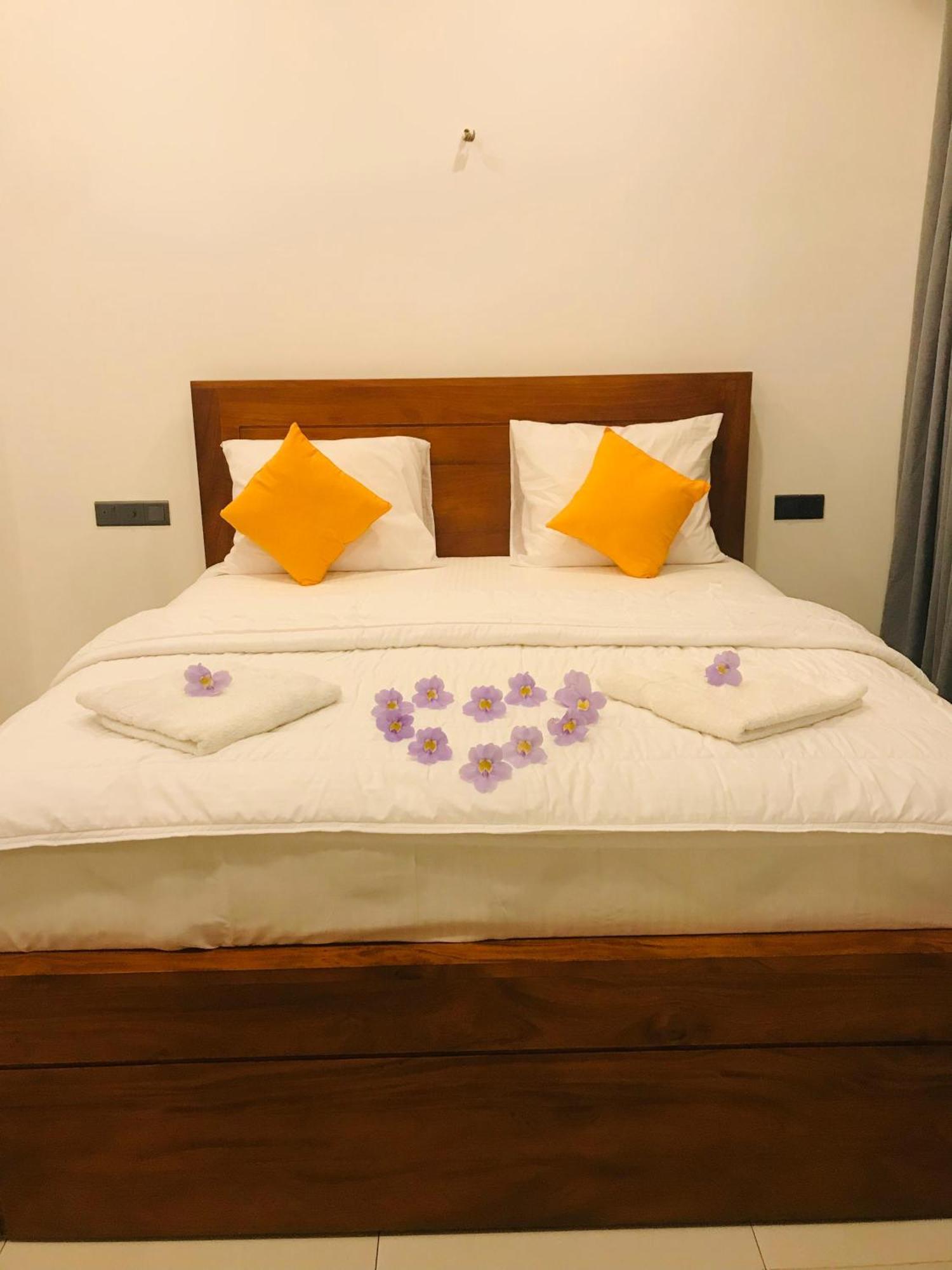 Blue Whales Hotel Hikkaduwa Zewnętrze zdjęcie