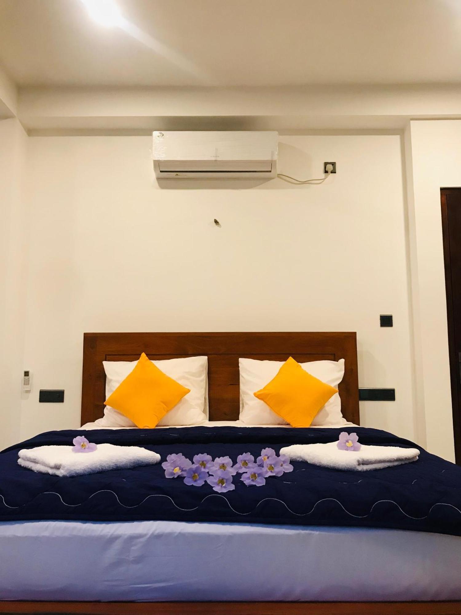 Blue Whales Hotel Hikkaduwa Zewnętrze zdjęcie