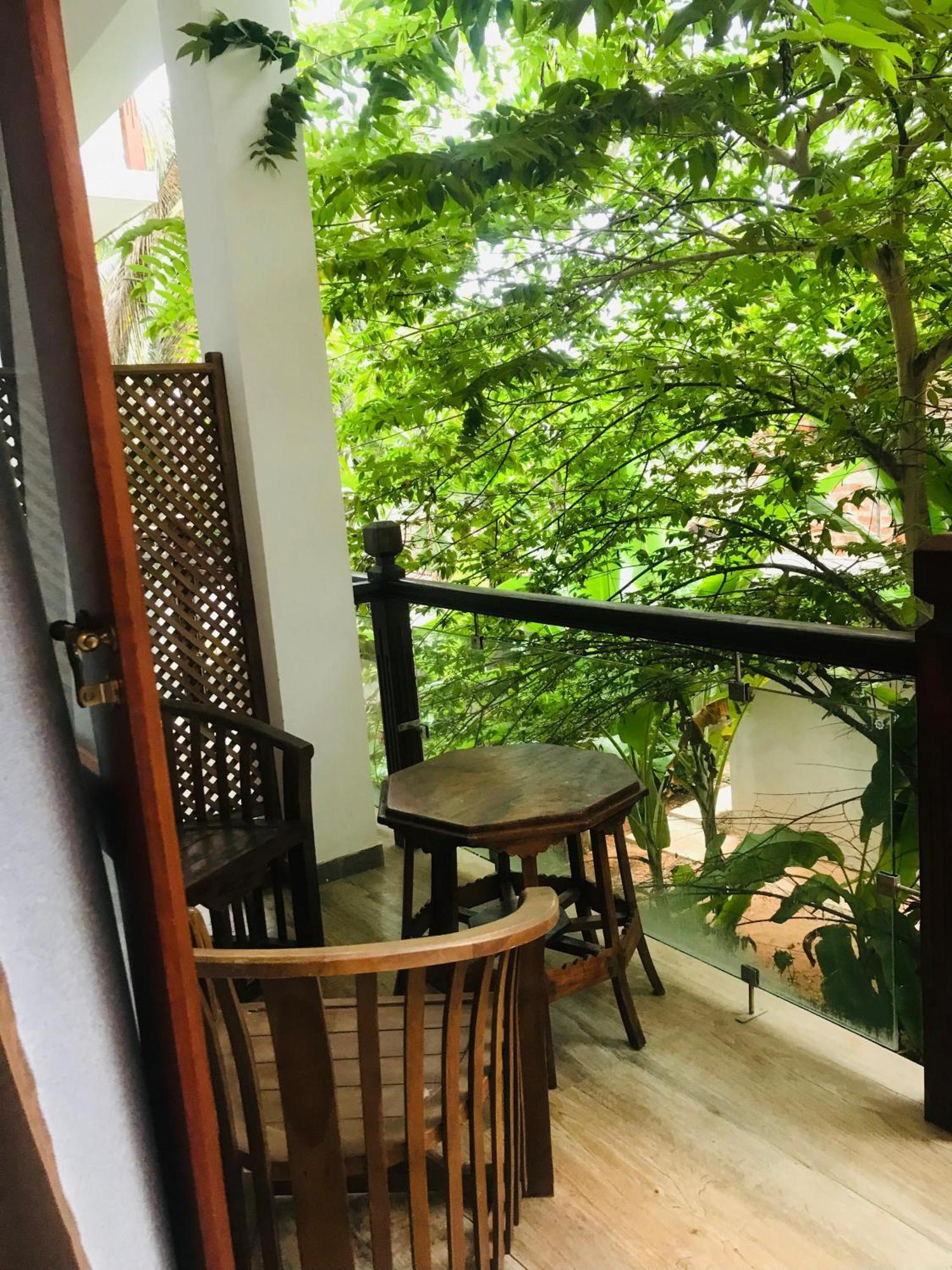 Blue Whales Hotel Hikkaduwa Zewnętrze zdjęcie