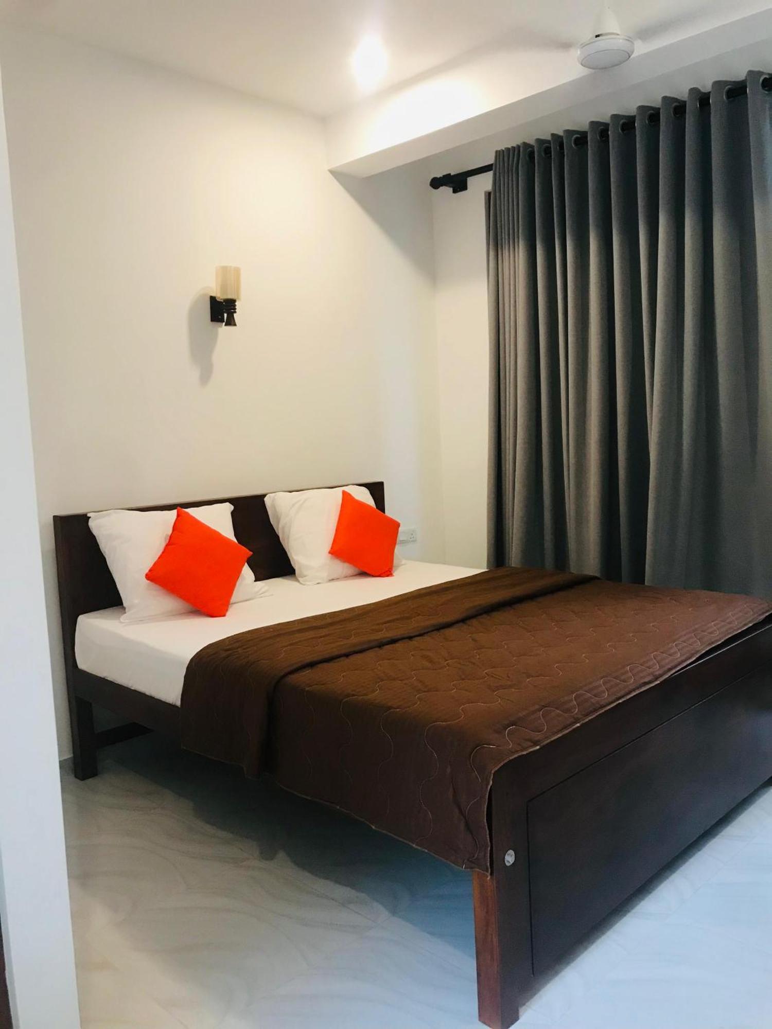 Blue Whales Hotel Hikkaduwa Zewnętrze zdjęcie